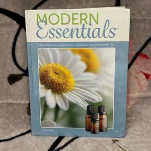 🩵🩵PRICE DROP🩵🩵NWOT💧Modern essentials,contemporary guide therapeutic use.🩵